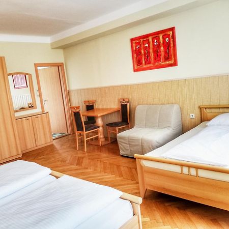 Familie Zuser Hotel Garni Mitterbach Bagian luar foto